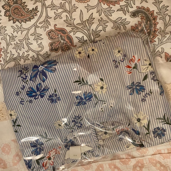 H&M light blue faded floral pattern shirt - Picture 3 of 7